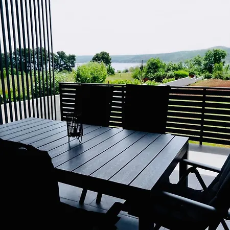 Avis Villa *