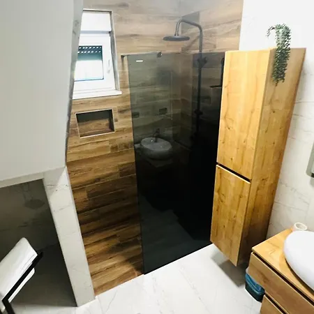 Avis Villa *